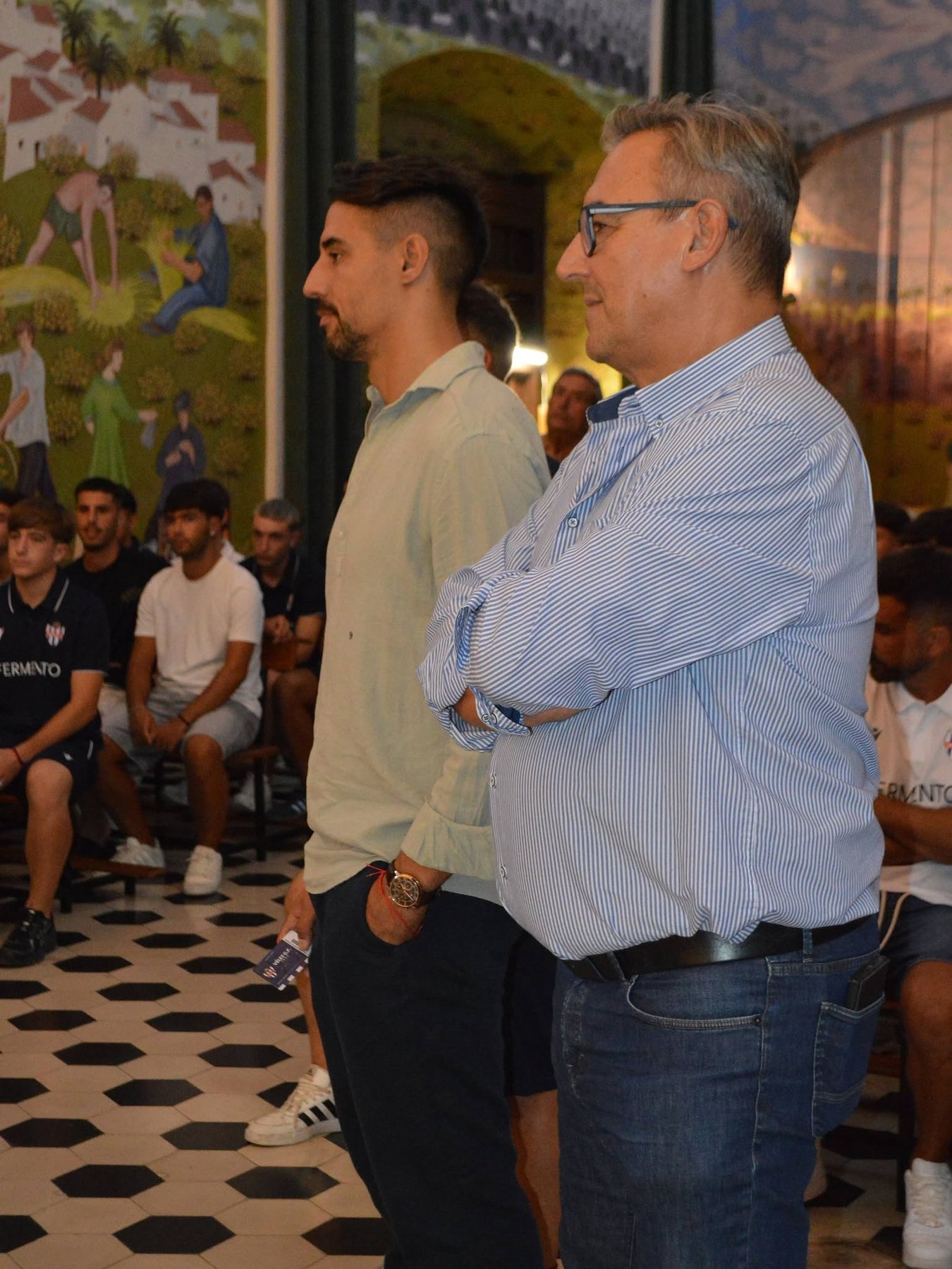 El Vélez C.F. 1922 realiza su ofrenda floral a la Patrona y encomienda la nueva temporada a la Virgen de los Remedios Coronada